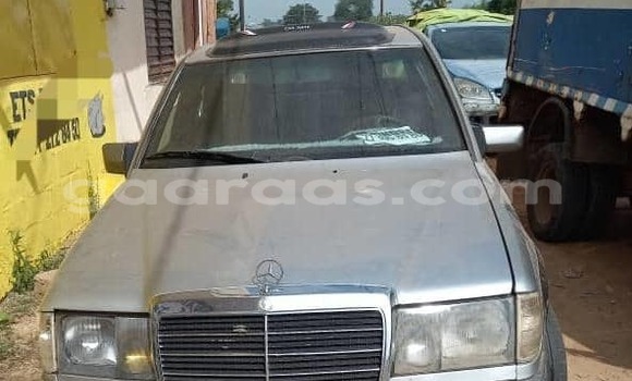 Dieundeu Occasion Mercedes‒Benz 250 Silver Auto in Thiès in Région de Thiès Dieundeu Occasion Mercedes‒Benz 250 Silver Auto in Thiès in Région de Thiès
