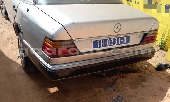 Dieundeu Occasion Mercedes‒Benz 250 Silver Auto in Thiès in Région de Thiès Dieundeu Occasion Mercedes‒Benz 250 Silver Auto in Thiès in Région de Thiès