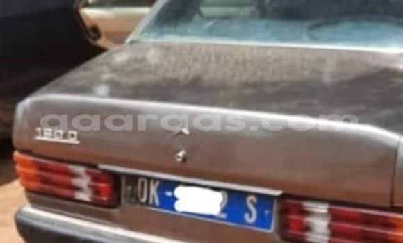 Dieundeu Occasion Mercedes‒Benz 190 Brown Auto in Thiès in Région de Thiès Dieundeu Occasion Mercedes‒Benz 190 Brown Auto in Thiès in Région de Thiès