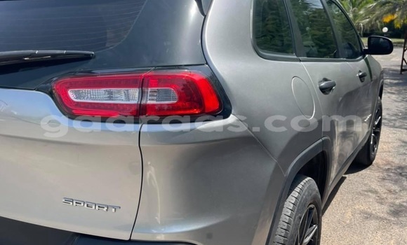 Buy Import Jeep Cherokee Silver Car in Dakar in Dakar Buy Import Jeep Cherokee Silver Car in Dakar in Dakar