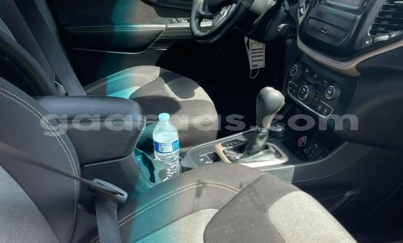 Buy Import Jeep Cherokee Silver Car in Dakar in Dakar Buy Import Jeep Cherokee Silver Car in Dakar in Dakar