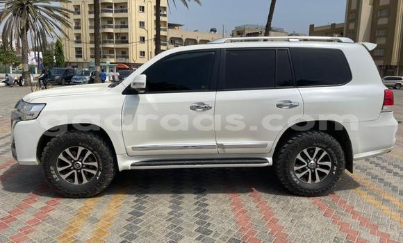 Buy Used Toyota Land Cruiser Prado White Car in Dakar in Dakar Buy Used Toyota Land Cruiser Prado White Car in Dakar in Dakar