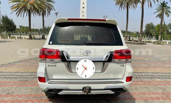 Buy Used Toyota Land Cruiser Prado White Car in Dakar in Dakar Buy Used Toyota Land Cruiser Prado White Car in Dakar in Dakar