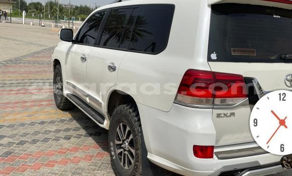 Buy Used Toyota Land Cruiser Prado White Car in Dakar in Dakar Buy Used Toyota Land Cruiser Prado White Car in Dakar in Dakar