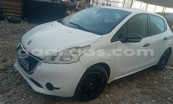 Acheter Occasion Voiture Peugeot 208 Blanc à Dakar, Dakar Acheter Occasion Voiture Peugeot 208 Blanc à Dakar, Dakar