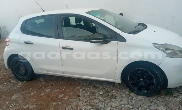 Acheter Occasion Voiture Peugeot 208 Blanc à Dakar, Dakar Acheter Occasion Voiture Peugeot 208 Blanc à Dakar, Dakar