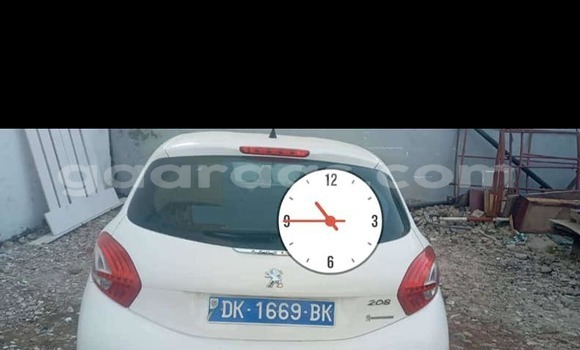 Acheter Occasion Voiture Peugeot 208 Blanc à Dakar, Dakar Acheter Occasion Voiture Peugeot 208 Blanc à Dakar, Dakar