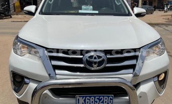 Acheter Import Voiture Toyota Fortuner Blanc à Dakar, Dakar Acheter Import Voiture Toyota Fortuner Blanc à Dakar, Dakar