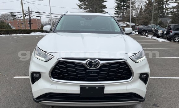 Dieundeu Occasion Toyota Highlander White Auto in Dakar in Dakar