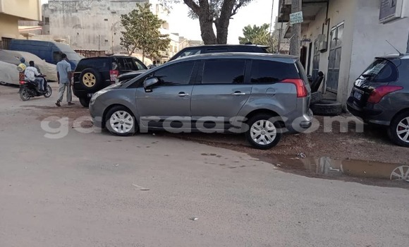 Buy Used Peugeot 5008 Brown Car in Dakar in Dakar