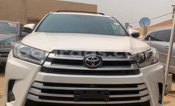 Dieundeu Occasion Toyota Highlander White Auto in Dakar in Dakar Dieundeu Occasion Toyota Highlander White Auto in Dakar in Dakar