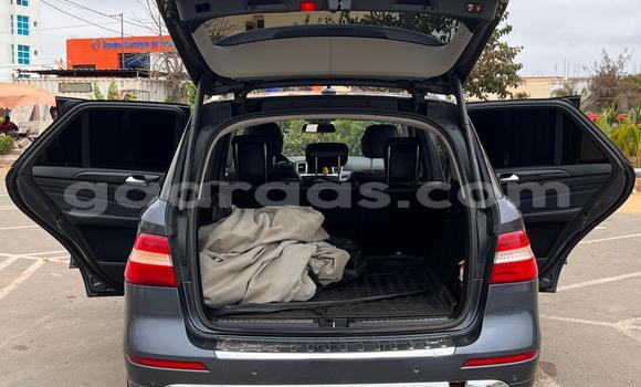 Buy Used Mercedes‒Benz ML–Class Silver Car in Dakar in Dakar Buy Used Mercedes‒Benz ML–Class Silver Car in Dakar in Dakar