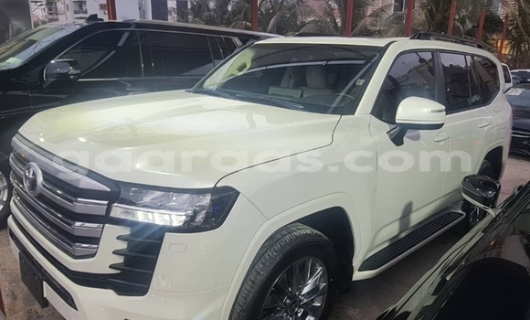 Buy Import Toyota Land Cruiser White Car in Dakar in Dakar Buy Import Toyota Land Cruiser White Car in Dakar in Dakar
