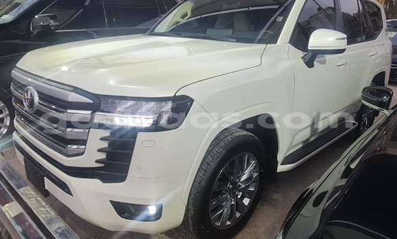 Buy Import Toyota Land Cruiser White Car in Dakar in Dakar Buy Import Toyota Land Cruiser White Car in Dakar in Dakar
