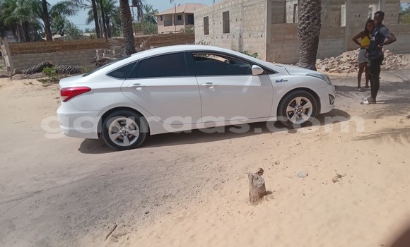 Buy Used Hyundai Chorus White Truck in Dakar in Dakar Buy Used Hyundai Chorus White Truck in Dakar in Dakar