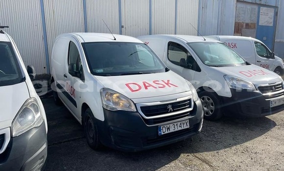 Acheter Occasion Voiture Citroen Berlingo Blanc à Dakar, Dakar Acheter Occasion Voiture Citroen Berlingo Blanc à Dakar, Dakar