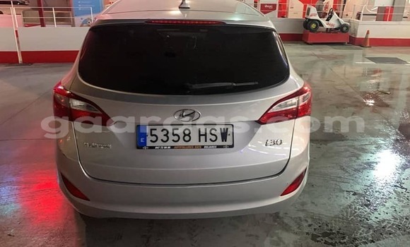 Dieundeu Occasion Hyundai i30 Silver Auto in Dakar in Dakar Dieundeu Occasion Hyundai i30 Silver Auto in Dakar in Dakar