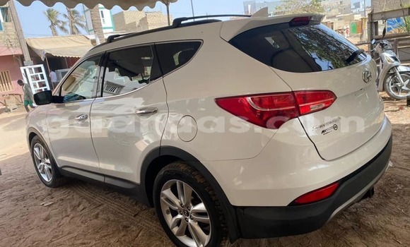 Dieundeu Occasion Hyundai Santa Fe White Auto in Dakar in Dakar Dieundeu Occasion Hyundai Santa Fe White Auto in Dakar in Dakar
