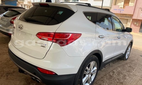 Dieundeu Occasion Hyundai Santa Fe White Auto in Dakar in Dakar Dieundeu Occasion Hyundai Santa Fe White Auto in Dakar in Dakar