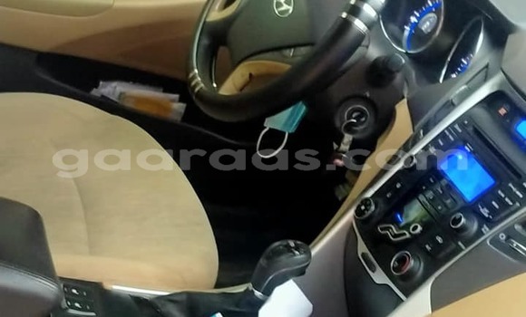 Dieundeu Occasion Hyundai Sonata White Auto in Dakar in Dakar Dieundeu Occasion Hyundai Sonata White Auto in Dakar in Dakar