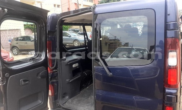 Buy Used Renault Trafic Blue Car in Dakar in Dakar Buy Used Renault Trafic Blue Car in Dakar in Dakar