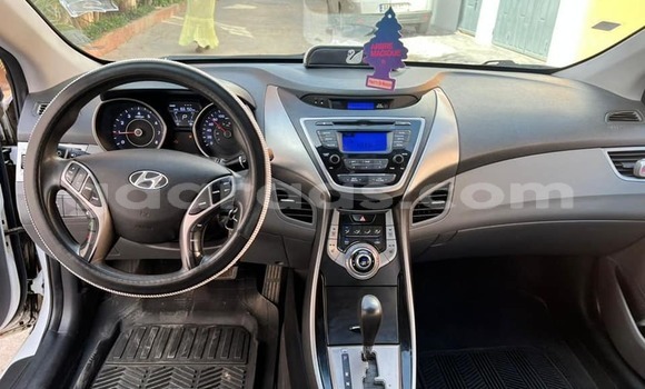 Acheter Occasion Voiture Hyundai Elantra Blanc à Dakar, Dakar Acheter Occasion Voiture Hyundai Elantra Blanc à Dakar, Dakar