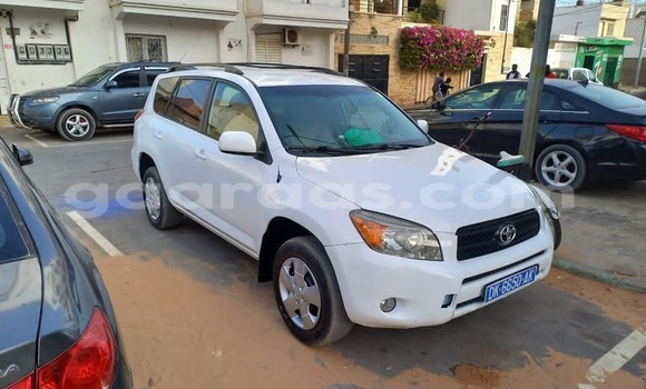 Buy Used Toyota RAV4 White Car in Dakar in Dakar Buy Used Toyota RAV4 White Car in Dakar in Dakar