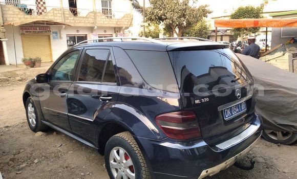 Buy Used Mercedes‒Benz ML–Class Blue Car in Dakar in Dakar Buy Used Mercedes‒Benz ML–Class Blue Car in Dakar in Dakar