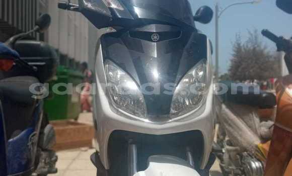 Buy Used Yamaha X-MAX White Bike in Dakar in Dakar Buy Used Yamaha X-MAX White Bike in Dakar in Dakar