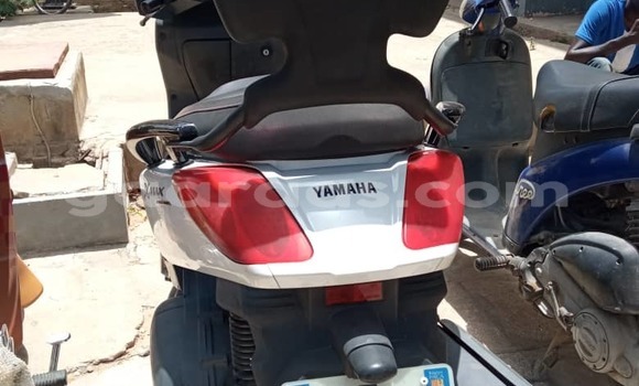 Buy Used Yamaha X-MAX White Bike in Dakar in Dakar Buy Used Yamaha X-MAX White Bike in Dakar in Dakar