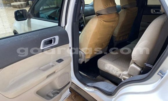 Acheter Occasion Voiture Ford Explorer Blanc à Dakar, Dakar Acheter Occasion Voiture Ford Explorer Blanc à Dakar, Dakar
