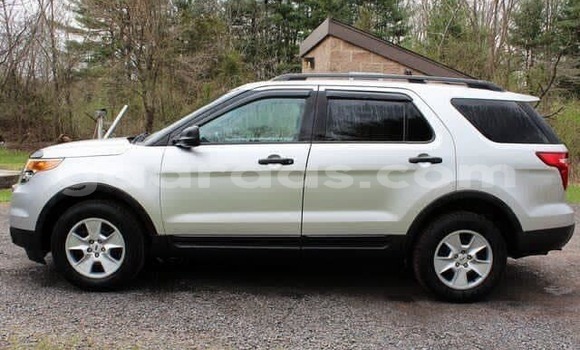 Acheter Occasion Voiture Ford Explorer Blanc à Dakar, Dakar Acheter Occasion Voiture Ford Explorer Blanc à Dakar, Dakar