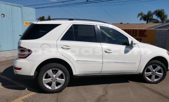 Buy Used Mercedes‒Benz ML–Class White Car in Dakar in Dakar Buy Used Mercedes‒Benz ML–Class White Car in Dakar in Dakar