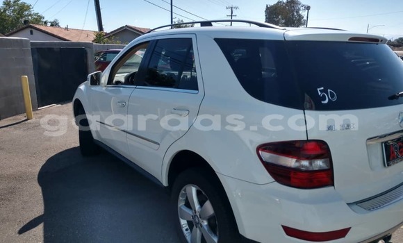 Buy Used Mercedes‒Benz ML–Class White Car in Dakar in Dakar Buy Used Mercedes‒Benz ML–Class White Car in Dakar in Dakar