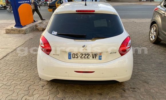 Buy Used Peugeot 208 White Car in Dakar in Dakar Buy Used Peugeot 208 White Car in Dakar in Dakar