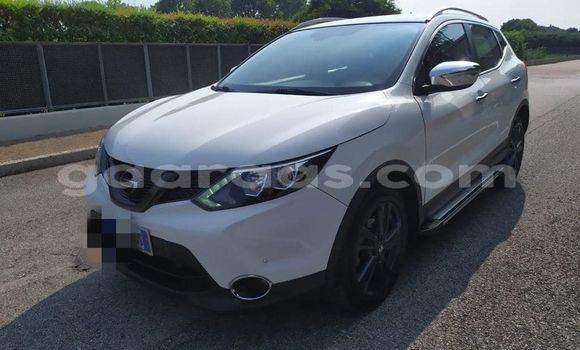 Buy Used Nissan Qashqai White Car in Dakar in Dakar