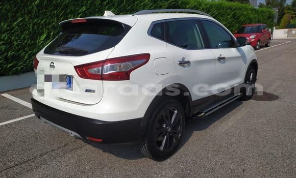 Buy Used Nissan Qashqai White Car in Dakar in Dakar Buy Used Nissan Qashqai White Car in Dakar in Dakar