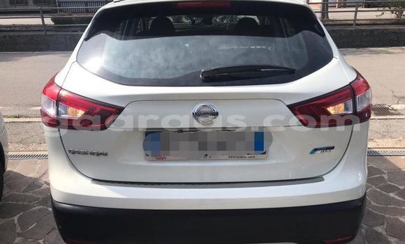 Buy Used Nissan Qashqai White Car in Dakar in Dakar Buy Used Nissan Qashqai White Car in Dakar in Dakar