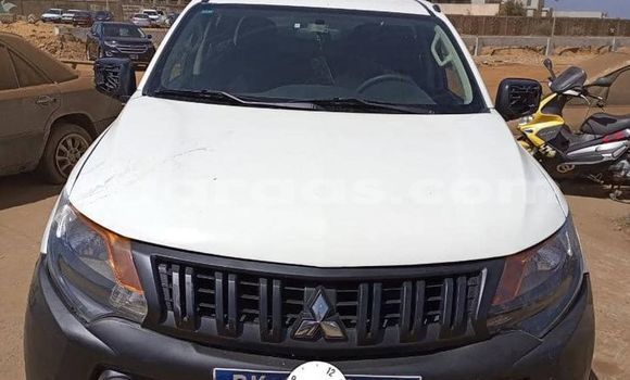 Buy Used Mitsubishi L200 White Car in Dakar in Dakar Buy Used Mitsubishi L200 White Car in Dakar in Dakar