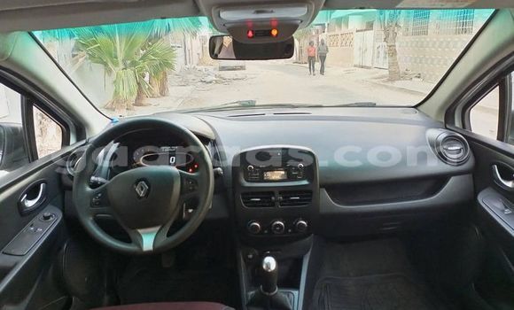 Buy Used Renault Clio White Car in Dakar in Dakar Buy Used Renault Clio White Car in Dakar in Dakar