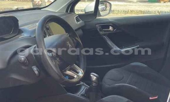 Acheter Occasion Voiture Peugeot 208 Blanc à Dakar, Dakar Acheter Occasion Voiture Peugeot 208 Blanc à Dakar, Dakar