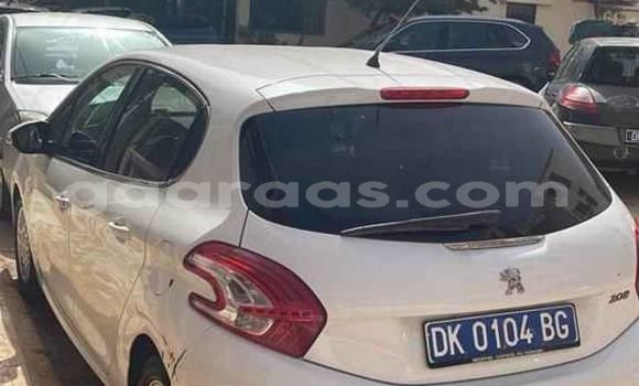 Acheter Occasion Voiture Peugeot 208 Blanc à Dakar, Dakar Acheter Occasion Voiture Peugeot 208 Blanc à Dakar, Dakar