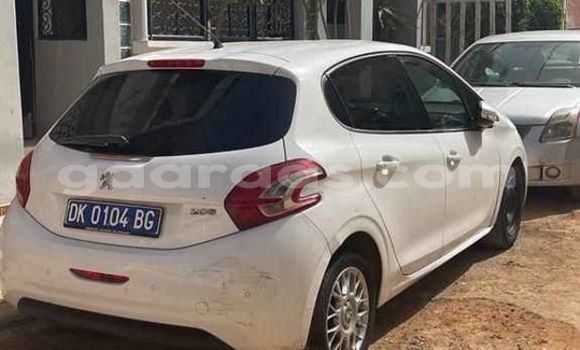 Acheter Occasion Voiture Peugeot 208 Blanc à Dakar, Dakar Acheter Occasion Voiture Peugeot 208 Blanc à Dakar, Dakar