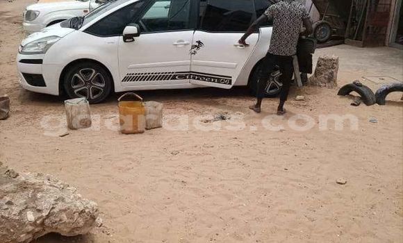 Acheter Occasion Voiture Citroen C4 Blanc à Dakar, Dakar Acheter Occasion Voiture Citroen C4 Blanc à Dakar, Dakar