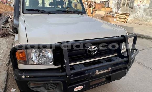 Dieundeu Occasion Toyota Land Cruiser White Auto in Dakar in Dakar Dieundeu Occasion Toyota Land Cruiser White Auto in Dakar in Dakar