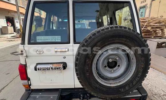 Dieundeu Occasion Toyota Land Cruiser White Auto in Dakar in Dakar Dieundeu Occasion Toyota Land Cruiser White Auto in Dakar in Dakar