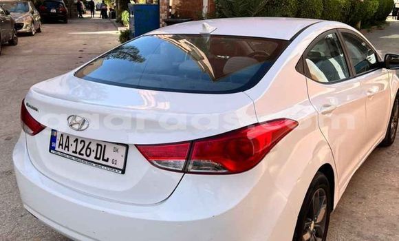 Dieundeu Occasion Hyundai Elantra White Auto in Dakar in Dakar Dieundeu Occasion Hyundai Elantra White Auto in Dakar in Dakar