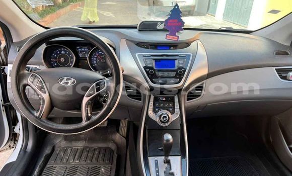 Acheter Occasion Voiture Hyundai Elantra Blanc à Dakar, Dakar Acheter Occasion Voiture Hyundai Elantra Blanc à Dakar, Dakar