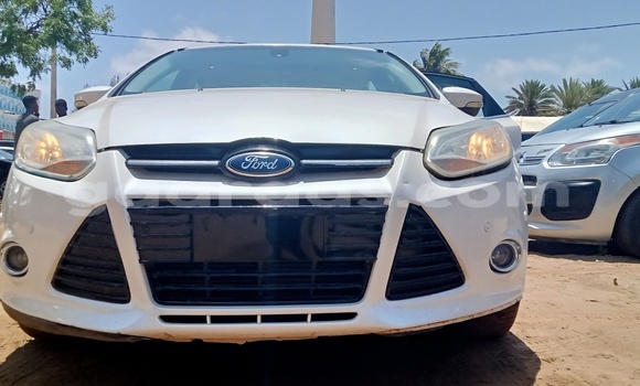 Acheter Import Voiture Ford Focus Blanc à Dakar, Dakar Acheter Import Voiture Ford Focus Blanc à Dakar, Dakar