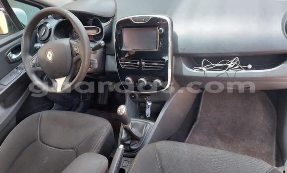 Dieundeu Occasion Renault Clio White Auto in Dakar in Dakar Dieundeu Occasion Renault Clio White Auto in Dakar in Dakar